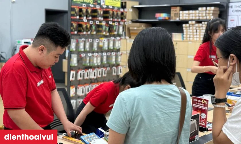 Kỹ thuật viên chuyên nghiệp trực tiếp thực hiện cho khách hàng
