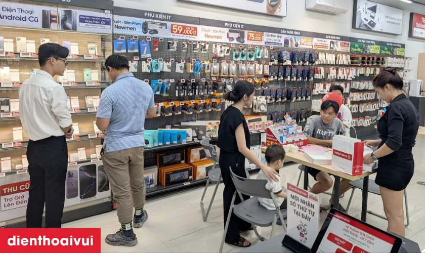 Quy tr&igrave;nh thay &eacute;p k&iacute;nh chuy&ecirc;n nghiệp tại Điện Thoại Vui