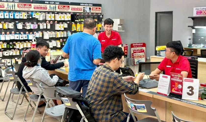 Bàn giao và thanh toán dịch vụ thay ép kính Xiaomi tại Thủ Đức