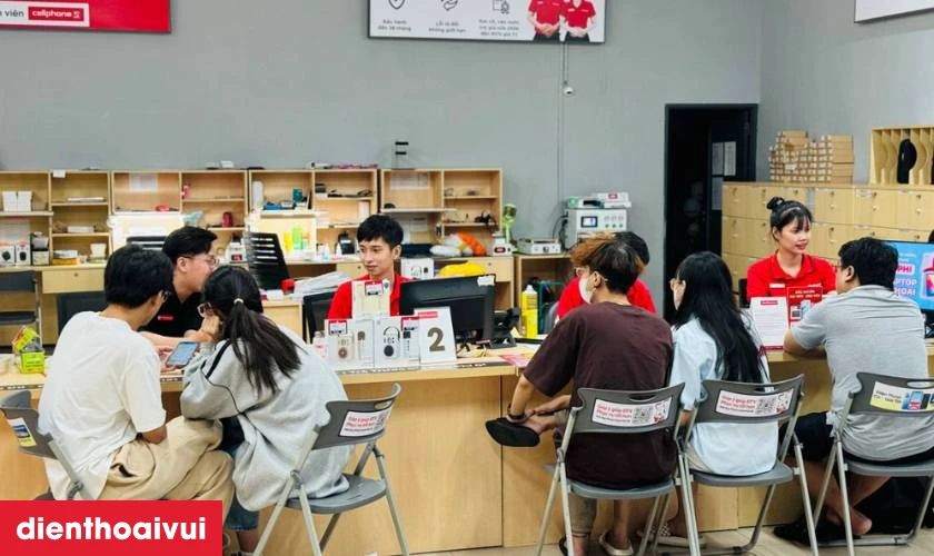 Dịch vụ thay IC nguồn iPhone XR uy t&iacute;n tại Điện Thoại Vui