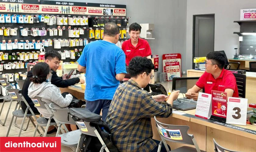 Sau khi thay xong, kỹ thuật vi&ecirc;n chạy thử v&agrave; kiểm tra to&agrave;n bộ chức năng