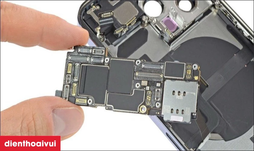 IC sạc iPhone 13 l&agrave; g&igrave;?