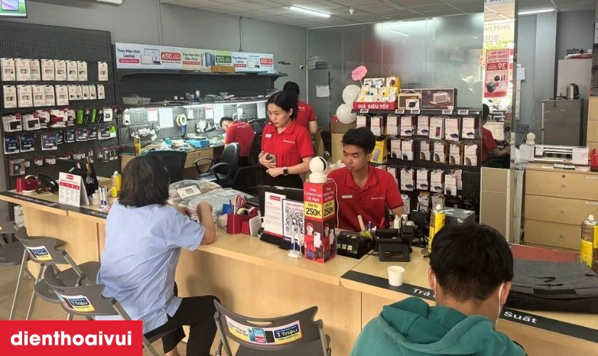 Địa chỉ thay IC sạc iPhone XR uy t&iacute;n tại TPHCM & H&agrave; Nội