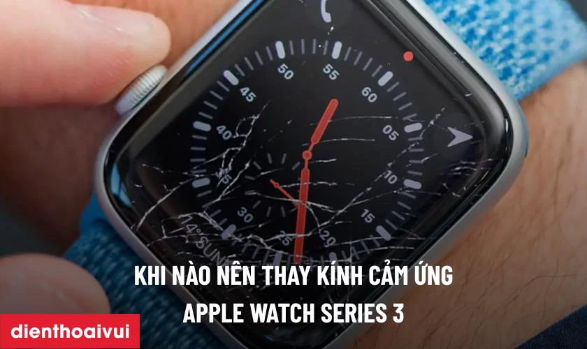 Mặt kính nứt, rạn gây mất thẩm mỹ và dễ để nước thấm vào bên trong đồng hồ