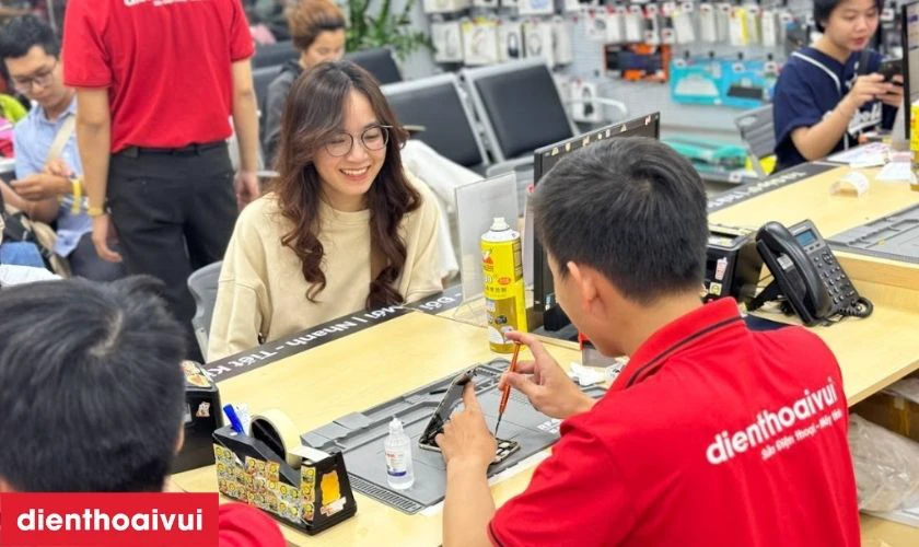 Địa chỉ thay k&iacute;nh cảm ứng iPad Gen 6 9.7 2018 ch&iacute;nh h&atilde;ng, lấy liền tại Điện Thoại Vui