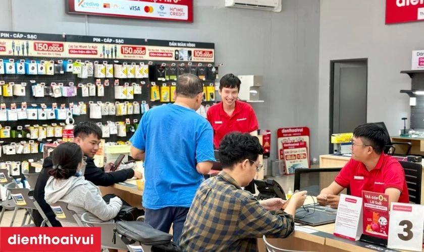 To&agrave;n bộ qu&aacute; tr&igrave;nh sửa chữa r&otilde; r&agrave;ng, kh&aacute;ch h&agrave;ng c&oacute; thể trực tiếp quan s&aacute;t