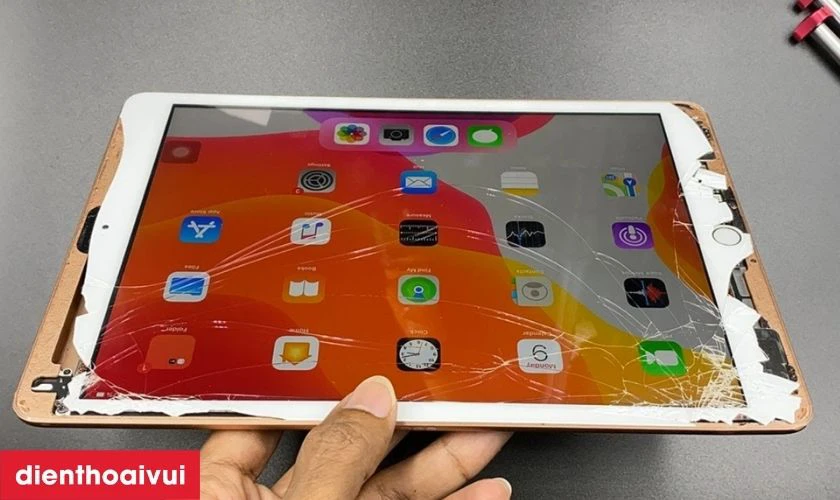 Khi nào bạn cần thay ép kính cảm ứng iPad Gen 7 10.2 inch 2019?