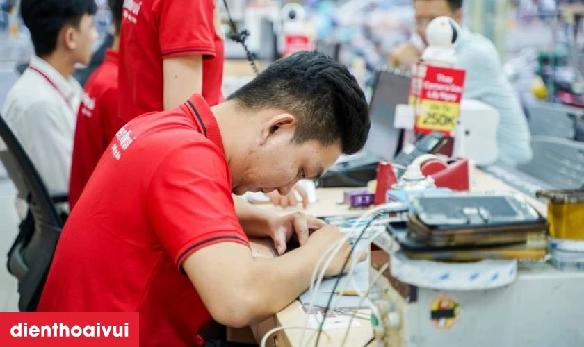 Quy tr&igrave;nh thay k&iacute;nh cảm ứng iPad Mini 3 ch&iacute;nh h&atilde;ng Feaglet tại Điện Thoại Vui