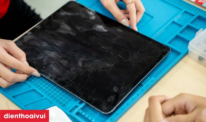 Các dấu hiệu nhận biết bạn cần thay kính cảm ứng iPad Pro 12.9 2020 chính hãng Feaglet mới