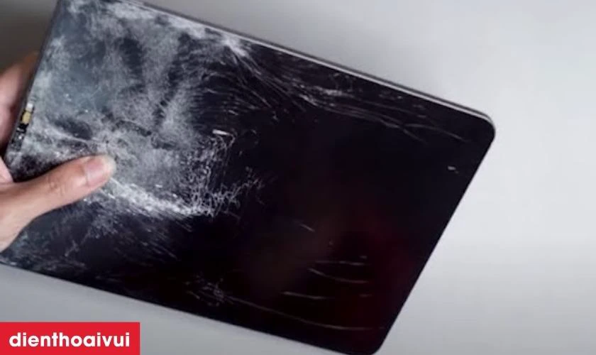 Nguyên nhân tại sao iPad Pro dễ bị nứt vỡ mặt kính