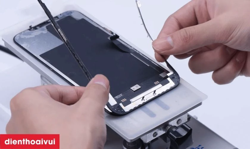 Thay kính cảm ứng iPhone 11 chính hãng Feaglet là gì?