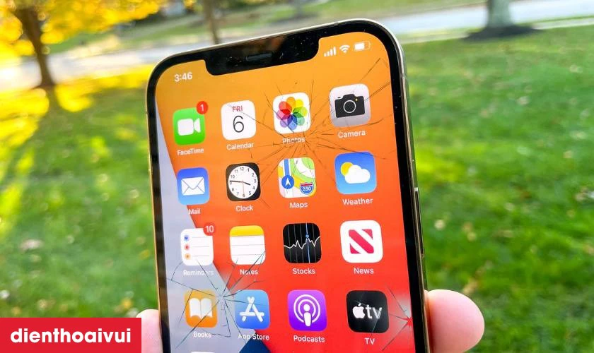 Các dấu hiệu nhận biết bạn cần thay kính cảm ứng iPhone 12 chính hãng Feaglet mới
