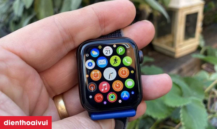 Có nên thay kính cảm ứng thay cho Apple Watch SE 2022 không