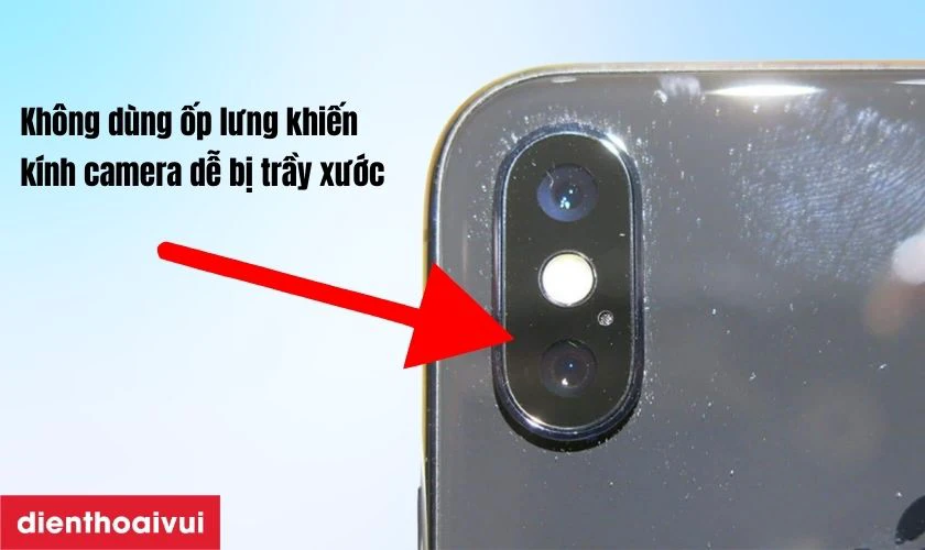 Không dùng ốp bảo vệ có thể gây xước kính camera