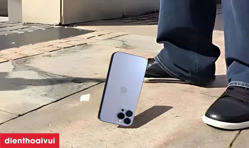 Nguyên nhân tại sao điện thoại dễ bị nứt vỡ mặt kính camera