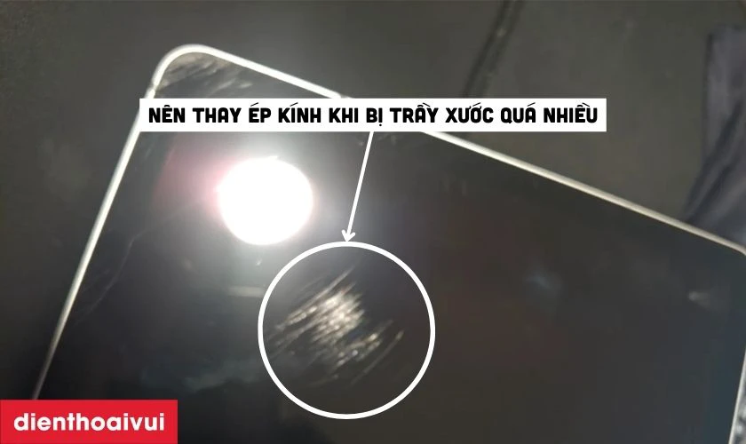 C&aacute;c dấu hiệu nhận biết bạn cần thay &eacute;p k&iacute;nh iPad Air 3 mới