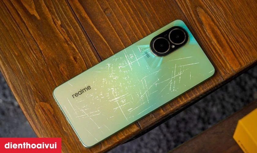 Khi n&agrave;o cần thay k&iacute;nh lưng điện thoại Realme?