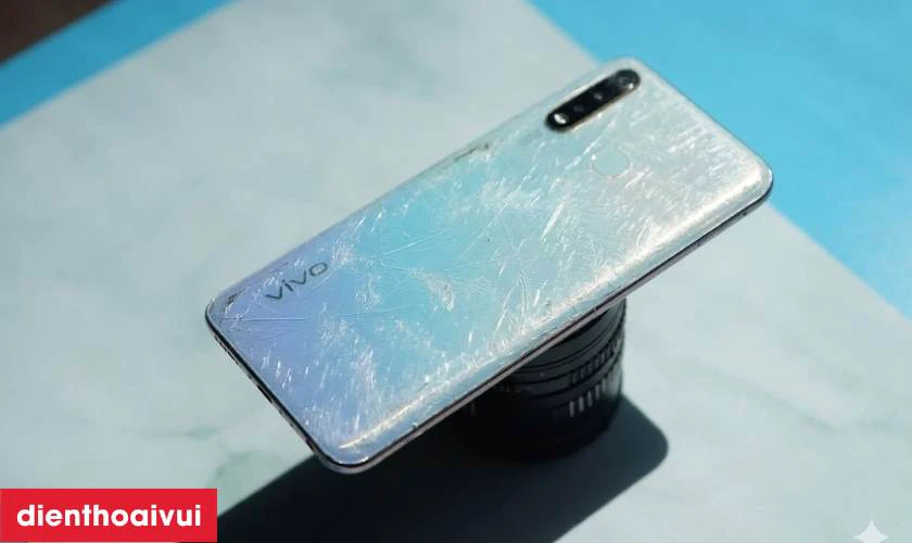 Khi nào cần thay kính lưng điện thoại Vivo?