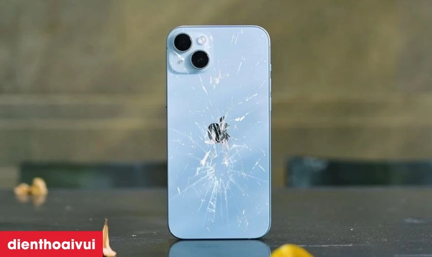 Dấu hiệu nhận biết cần thay kính lưng cho iPhone