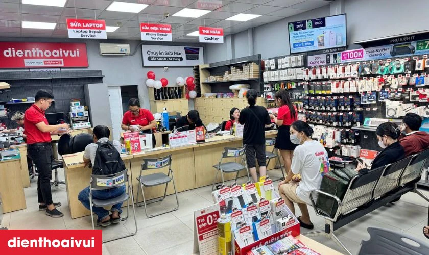 Thay kính lưng iPhone 11 chính hãng Orizin lấy liền tại Điện Thoại Vui