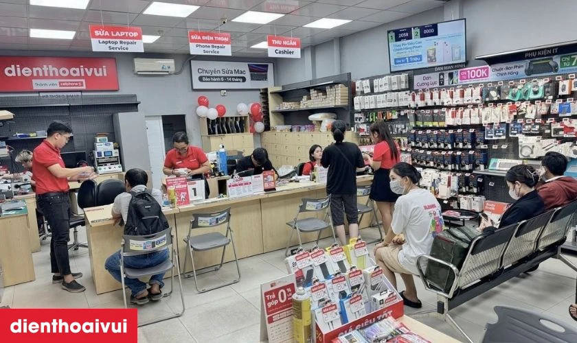 Điện Thoại Vui là địa chỉ thay kính lưng iPhone 11 Pro Max chính hãng Orizin uy tín