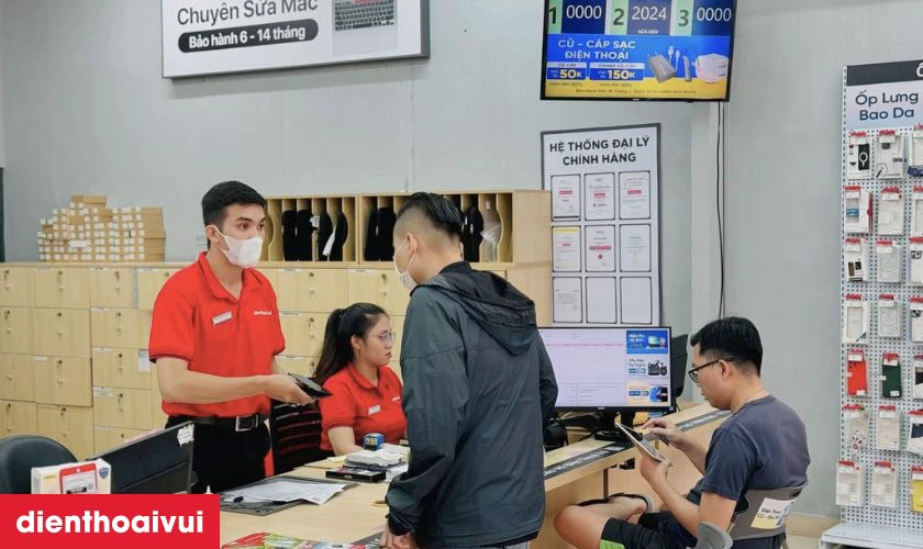 Thay kính lưng iPhone 11 Pro Max chính hãng Orizin lấy liền tại Điện Thoại Vui