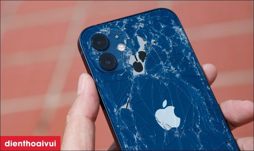 Nguyên nhân khiến kính lưng của iPhone 12 Pro bị hư phải thay