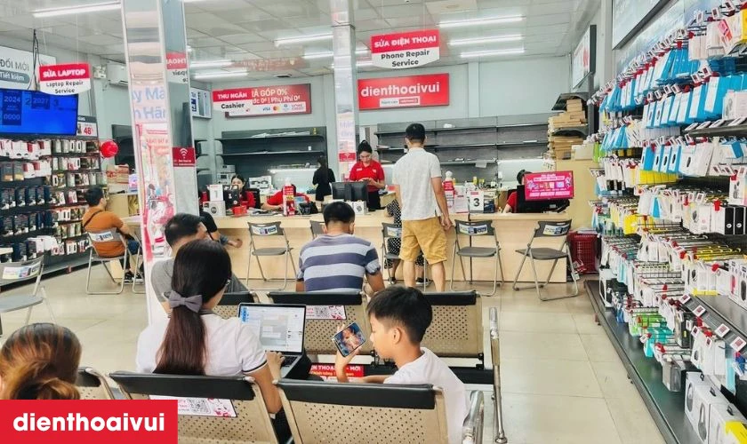 Điện Thoại Vui là địa chỉ thay kính lưng iPhone 13 Pro uy tín, giá tốt