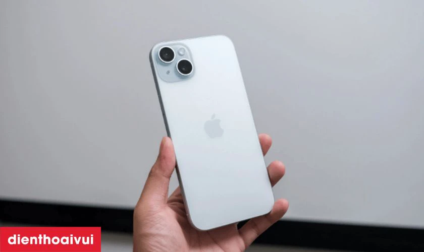 Có nên thay kính lưng iPhone 15 Plus chính hãng Aries không?