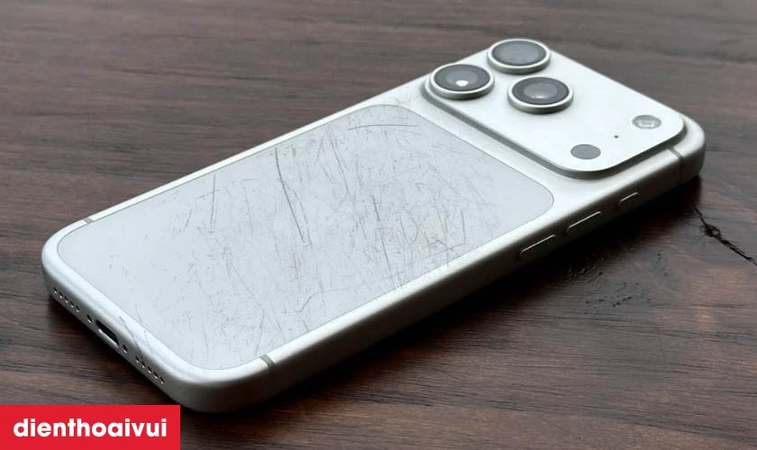 Khi nào cần thay kính lưng iPhone 17 Pro GENA