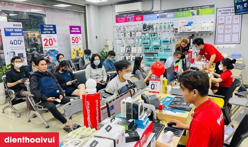 Thay kính lưng iPhone 8 chính hãng Aries lấy liền đến ngay Điện Thoại Vui