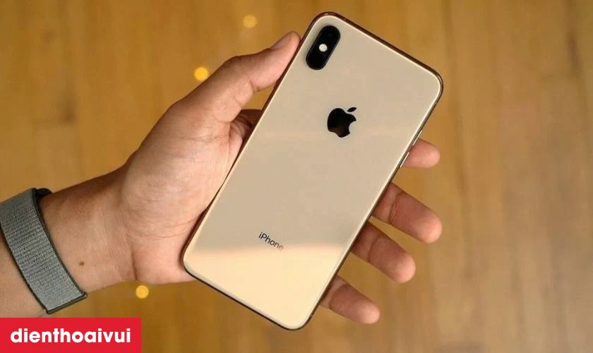 Có nên thay kính lưng iPhone XS Max chính hãng Aries không