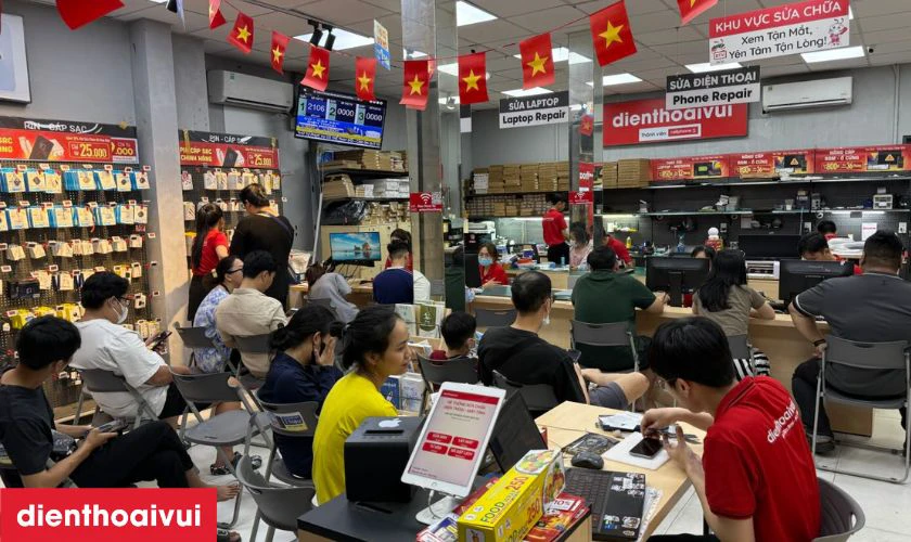 Quy tr&igrave;nh thay k&iacute;nh lưng Oppo A58 nhanh ch&oacute;ng tại Điện Thoại Vui