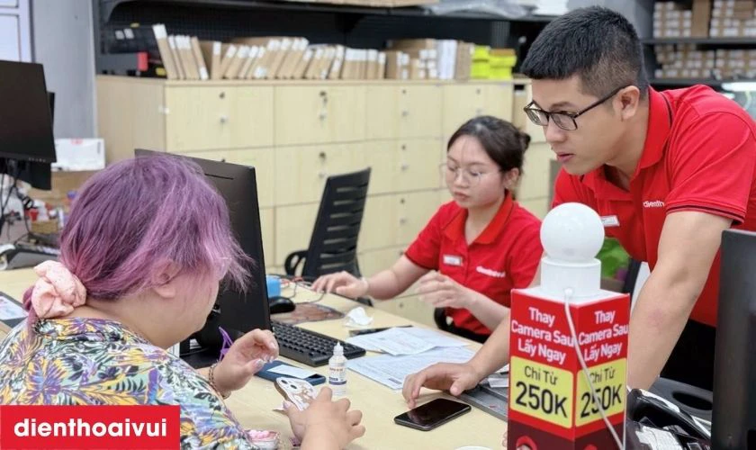 Quy tr&igrave;nh thay k&iacute;nh lưng Oppo A77S uy t&iacute;n tại Điện Thoại Vui