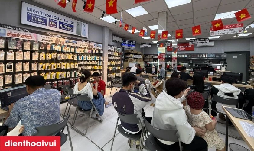 Thay k&iacute;nh lưng Oppo A96 gi&aacute; tốt tại Điện Thoại Vui