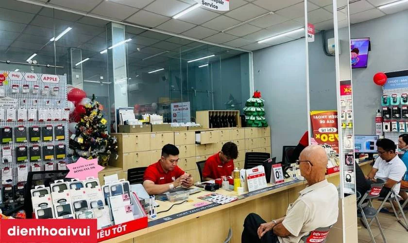 Địa chỉ thay k&iacute;nh lưng Oppo Reno 7Z uy t&iacute;n tại TPHCM, H&agrave; Nội, Đồng Nai