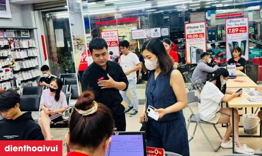 Địa chỉ thay k&iacute;nh lưng Realme 10 ở đ&acirc;u ch&iacute;nh h&atilde;ng