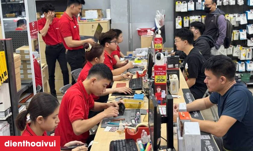 Quy trình thay kính lưng Realme 11 chuyên nghiệp tại Điện Thoại Vui