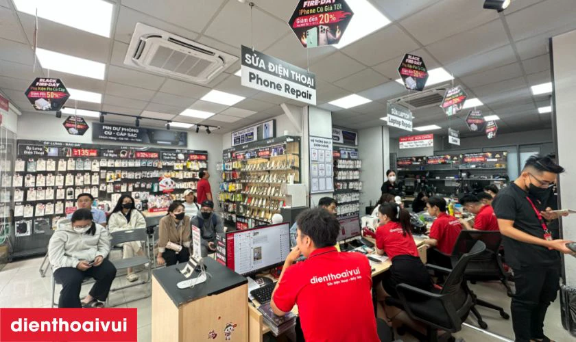 Thay k&iacute;nh lưng Realme 14T ch&iacute;nh h&atilde;ng tại Điện Thoại Vui