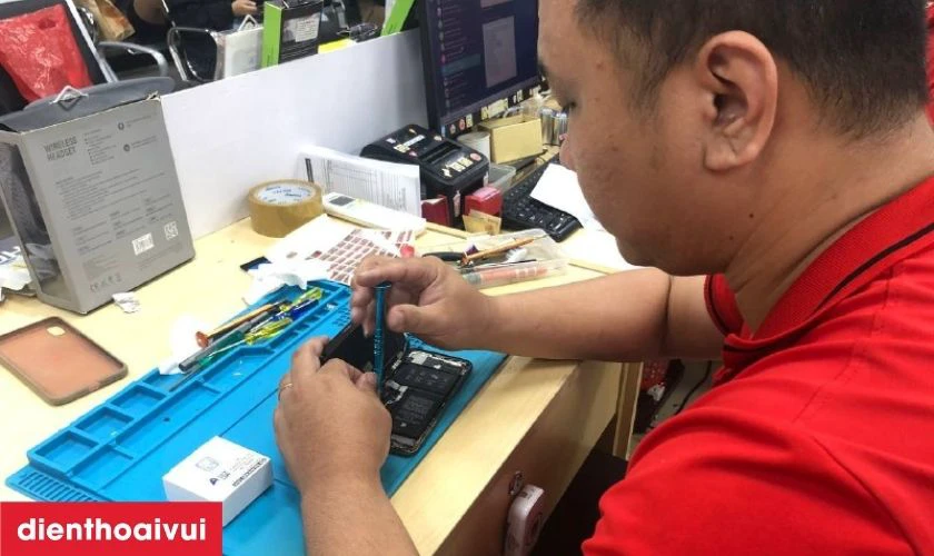 Kiểm tra k&iacute;nh lưng v&agrave; b&aacute;o gi&aacute;