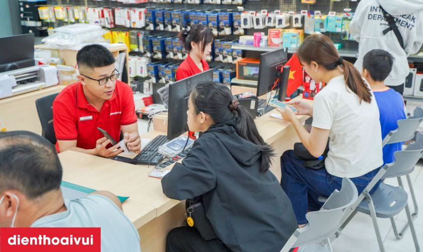 B&agrave;n giao m&aacute;y Realme C35 v&agrave; thanh to&aacute;n