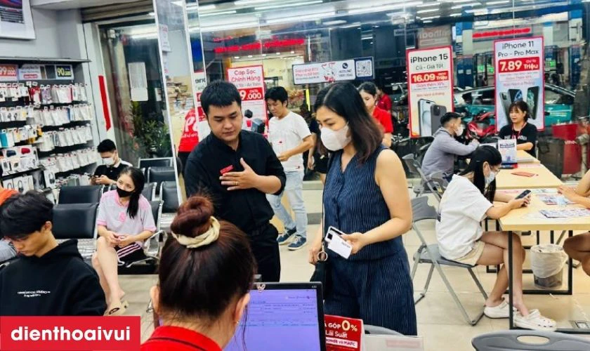 Quy tr&igrave;nh thay k&iacute;nh lưng Realme C51 lấy liền tại Điện Thoại Vui