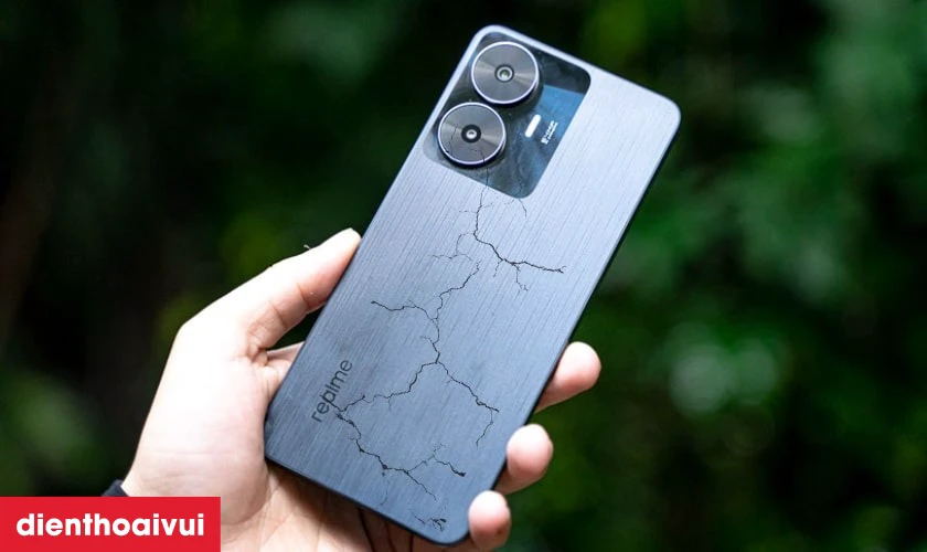 Thay k&iacute;nh lưng Realme C55