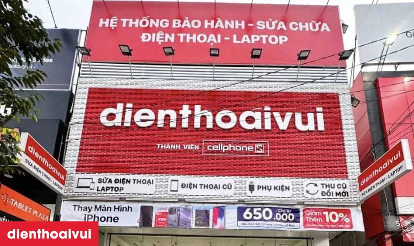 Quy tr&igrave;nh thay k&iacute;nh lưng Realme C55 lấy liền tại Điện Thoại Vui