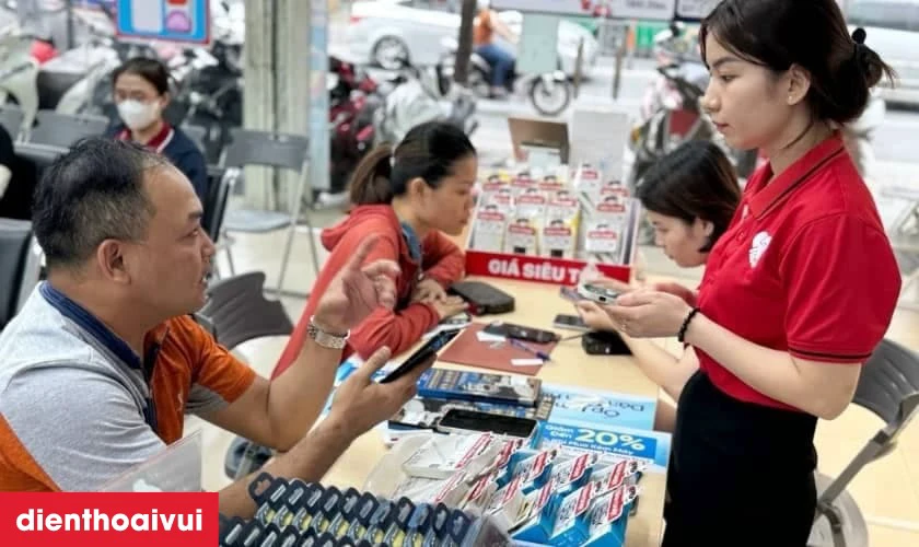 Quy tr&igrave;nh thay k&iacute;nh lưng Realme C65 lấy liền tại Điện Thoại Vui