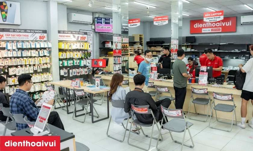 Địa chỉ thay k&iacute;nh lưng Realme C65S ở đ&acirc;u gi&aacute; tốt tại TPHCM, H&agrave; Nội, Đồng Nai?