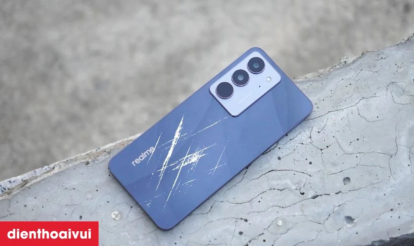 Dấu hiệu n&agrave;o cần thay k&iacute;nh lưng Realme C75X