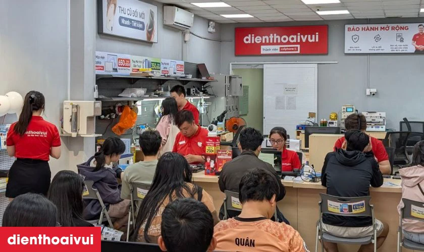 Địa chỉ thay k&iacute;nh lưng Realme