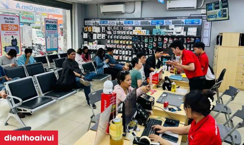 Dịch vụ thay kính lưng Safety Samsung S21 Plus lấy liền tại Điện Thoại Vui