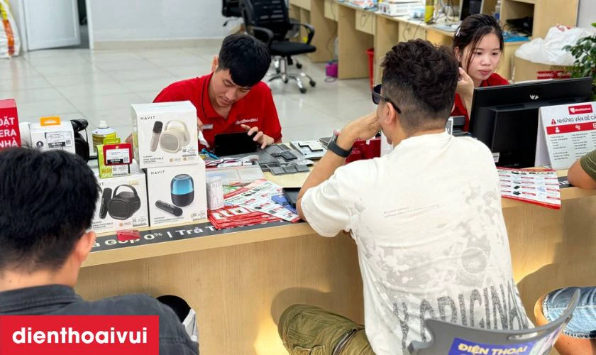 Nên thay kính lưng ở đâu uy tín, lấy liền lại TPHCM và Hà Nội